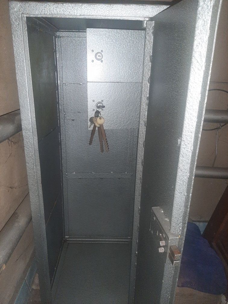 Продам оружейный сейф
