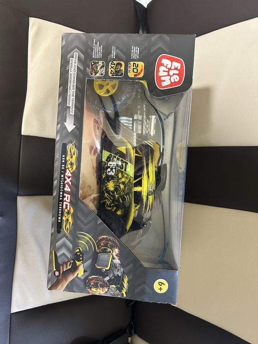 Є різні машини на пульт