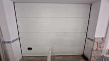 Portão de garagem seccionado automático