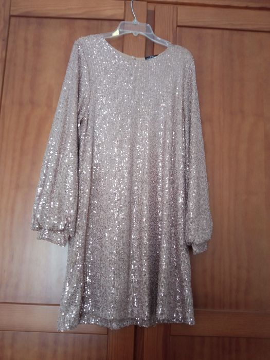 Vestido bege lantejoulas