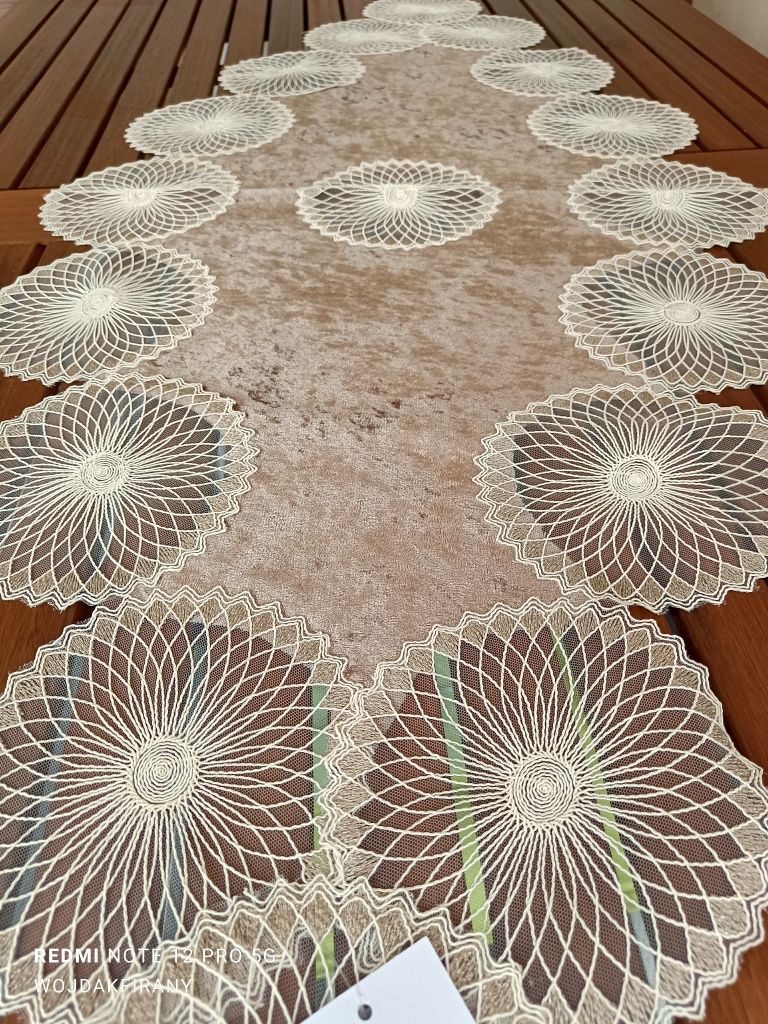 Bieżnik nowy 55x120cm kawowy welur z gipiurą na stół ławę