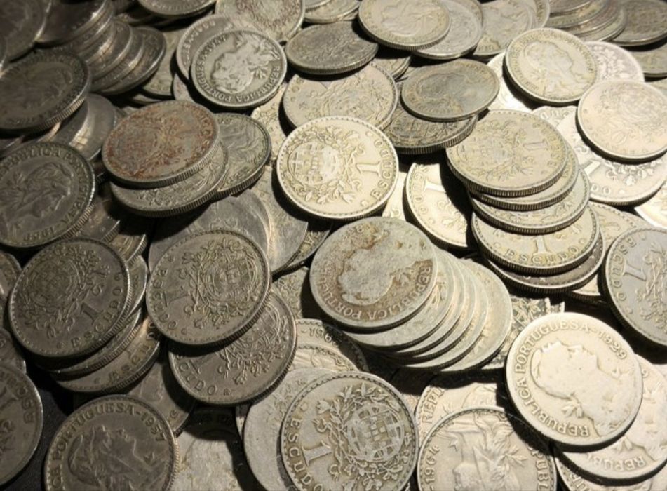 Lote 1.2kg de Moedas de 1Esc. e 50 Centavos