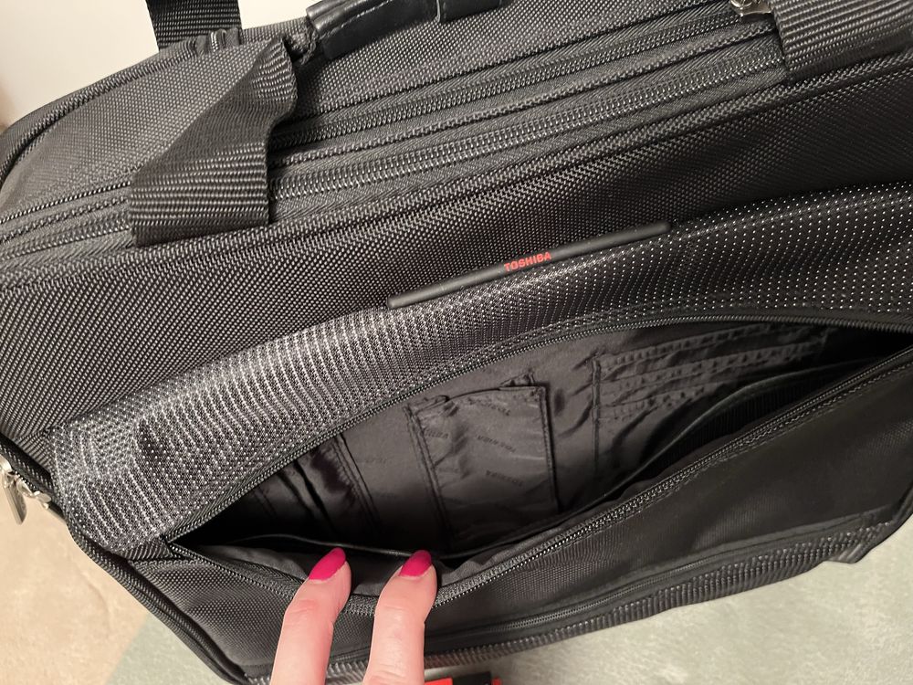 Torba podrozna na laptopa pilotka Toshiba business traveler nowa