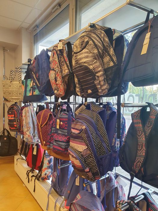 50 zł sztuka - wielka wyprzedaż plecaków Vans, Roxy, ST.right !