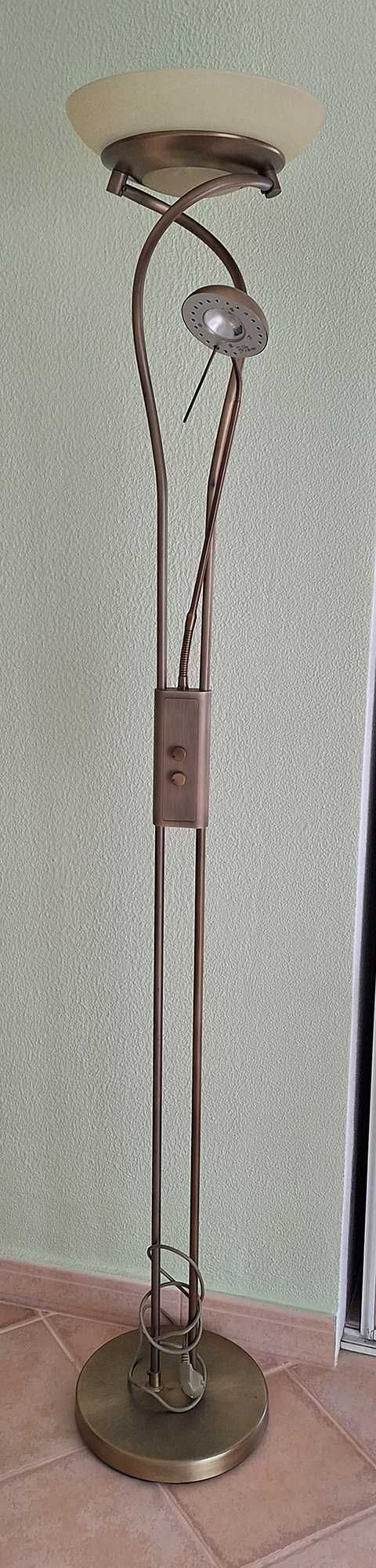 Candeeiro de pé em metal bronze