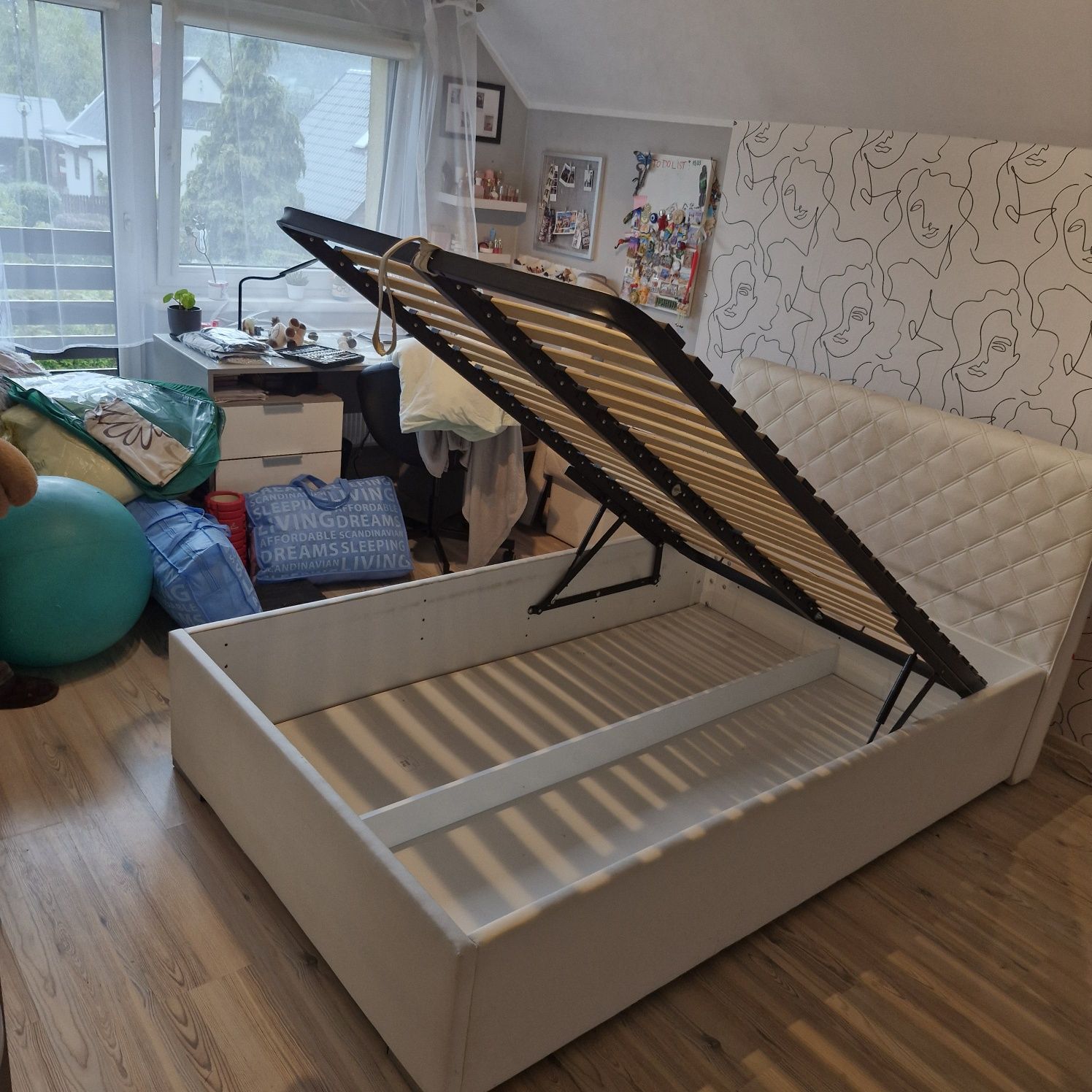 Łóżko tapicerowane z pojemnikiem 120 cm