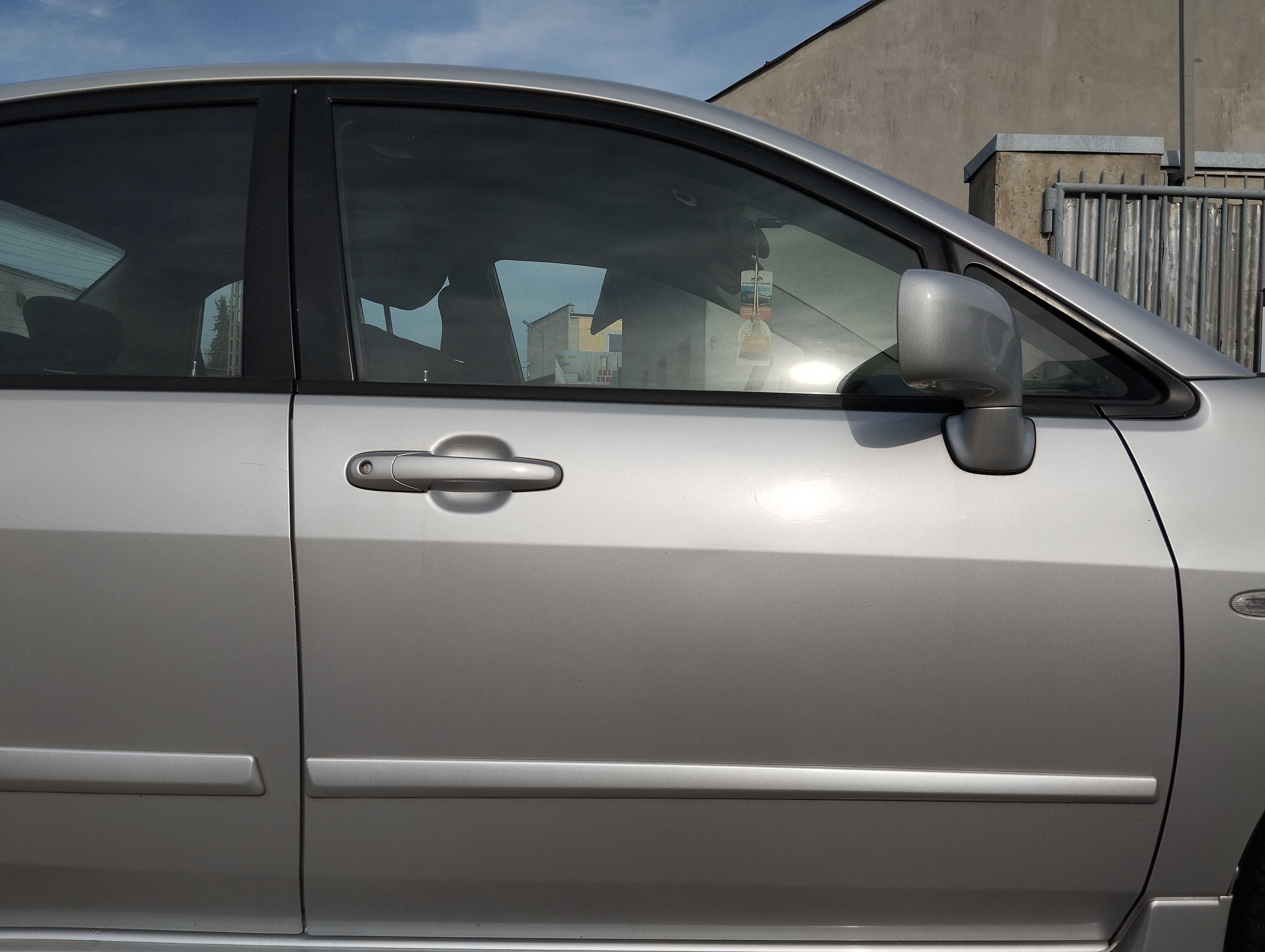 Suzuki Liana 1.6i 4D Sedan 2004r.Drzwi przednie prawe.