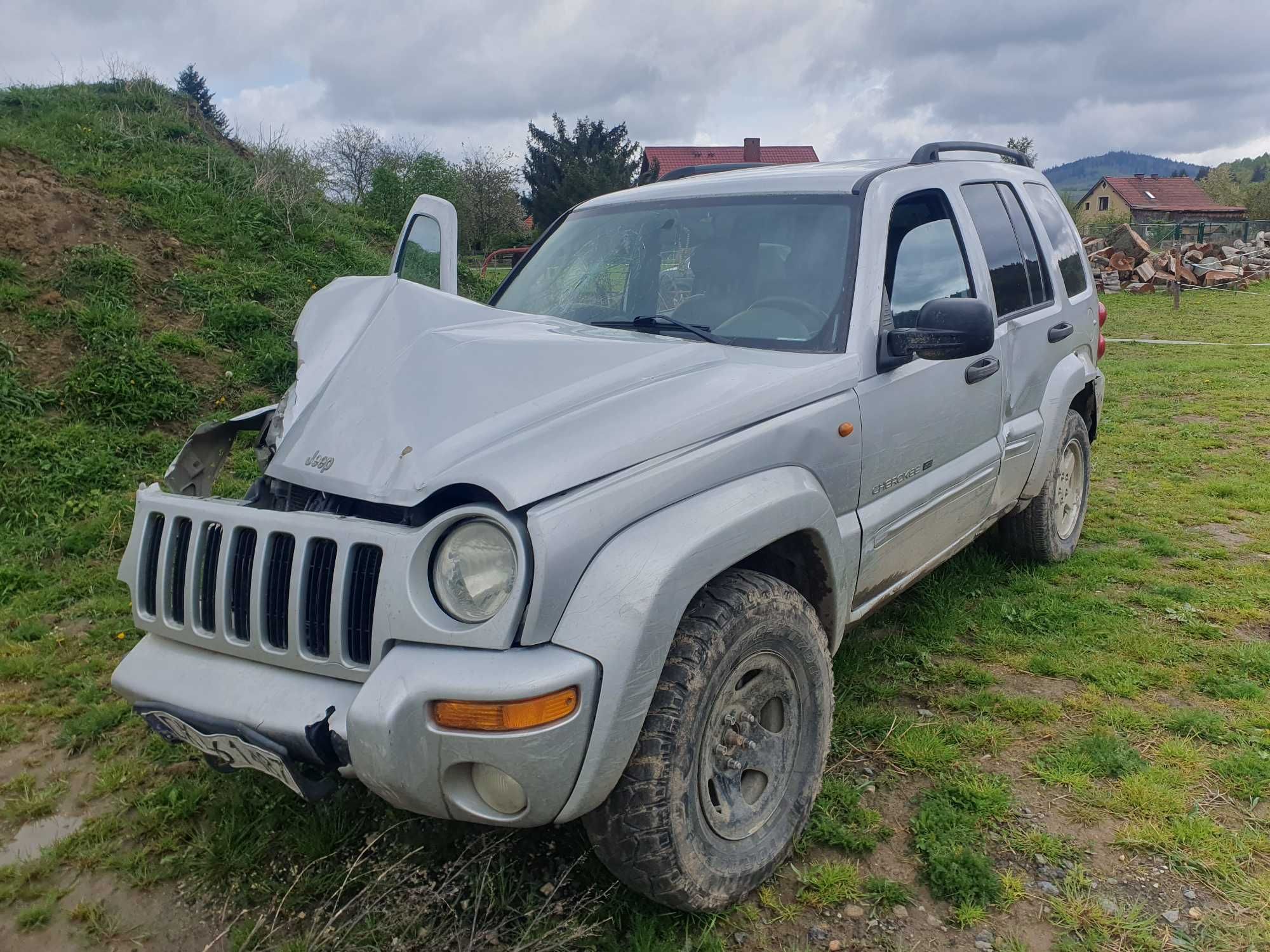 Jeep Cherokee 2.8 CRD Limited którego zaatakowało drzewo :(