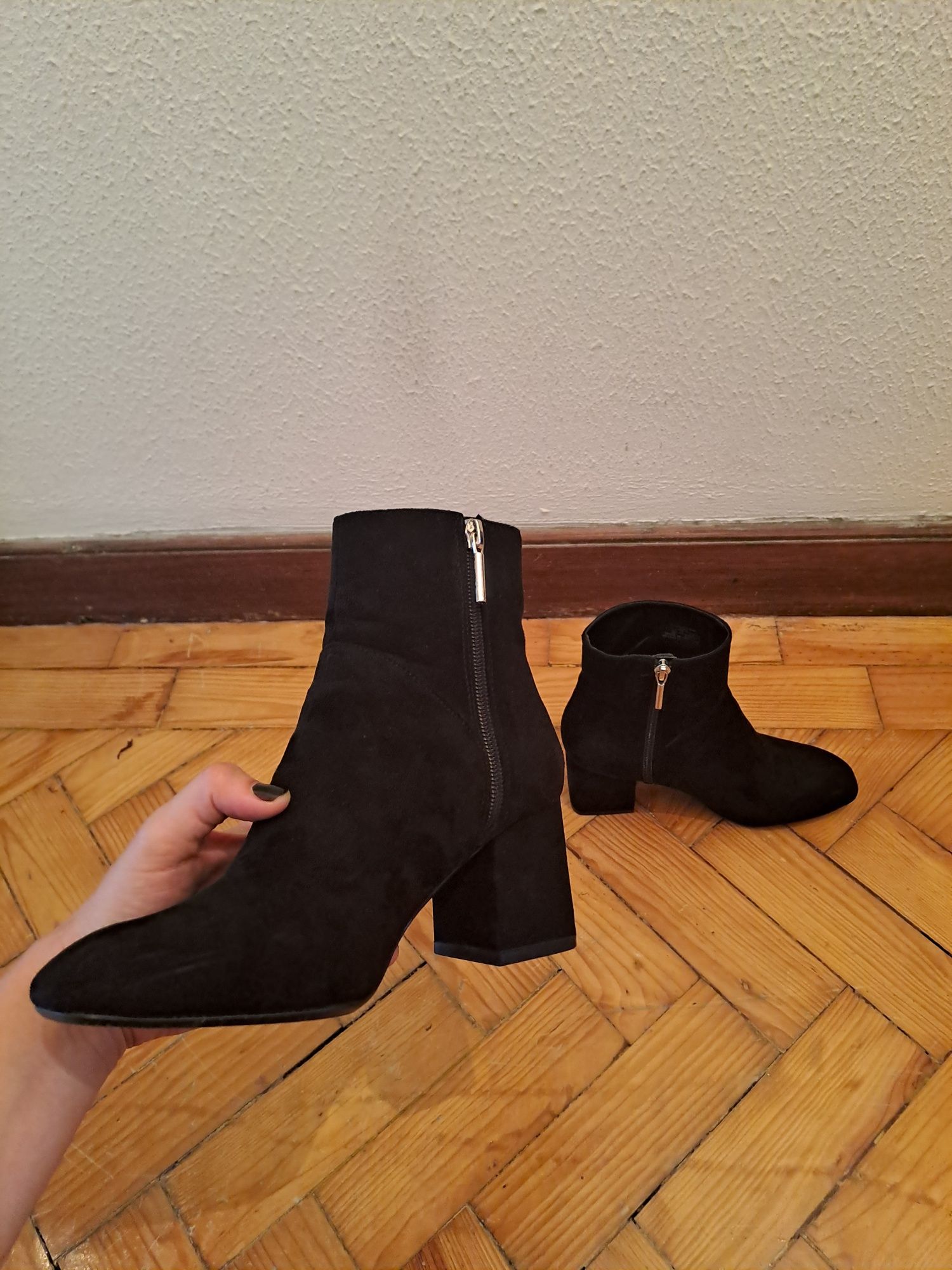 Botins pretos em muito bom estado