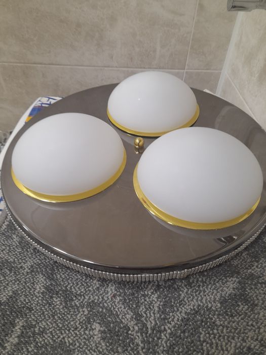 Люстра         .