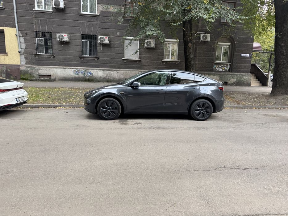 Колпаки Tesla Y R 19 в идеальном состоянии