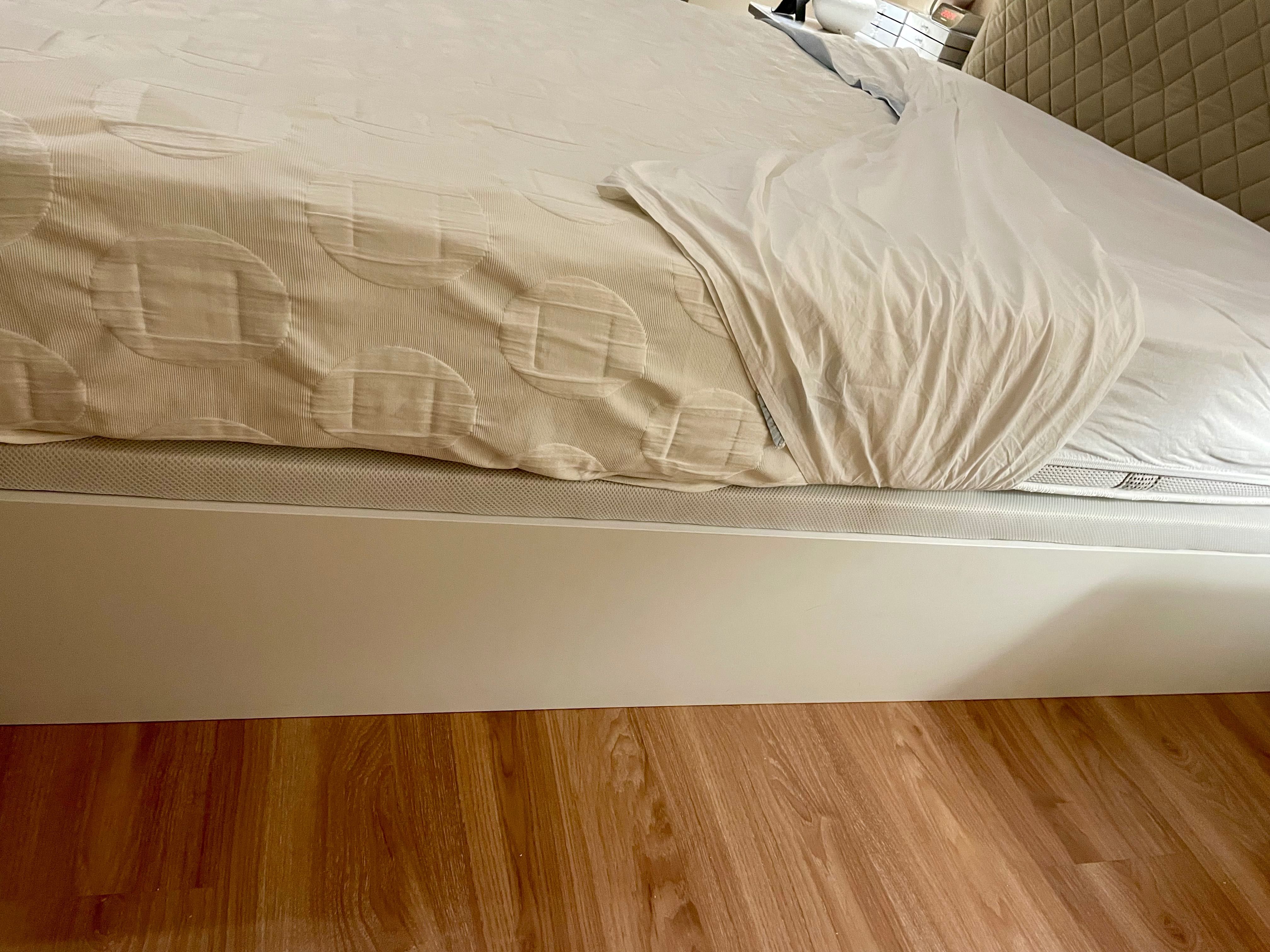 Vendo sommier cama de casal, usado. Com cabeceira mas sem colchão.