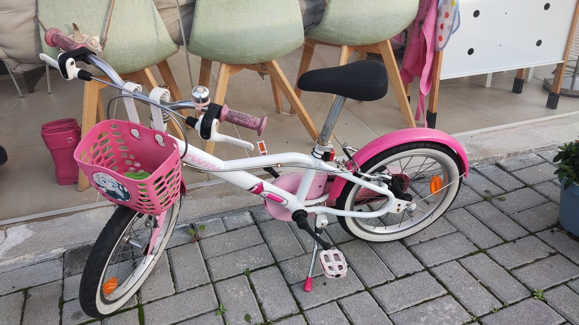 Bicicleta de menina + capacete rosa