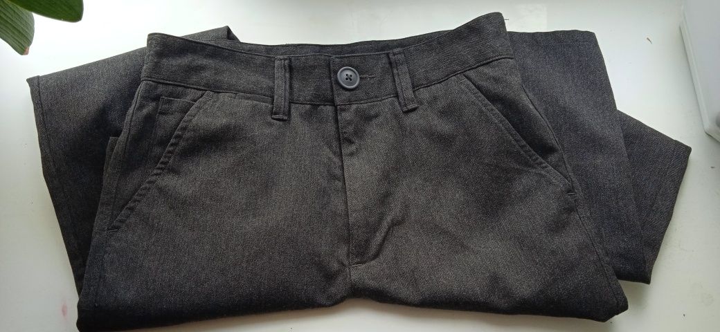 Брюки Next 146 см, сірі брюки, стан відмінний, прямі.