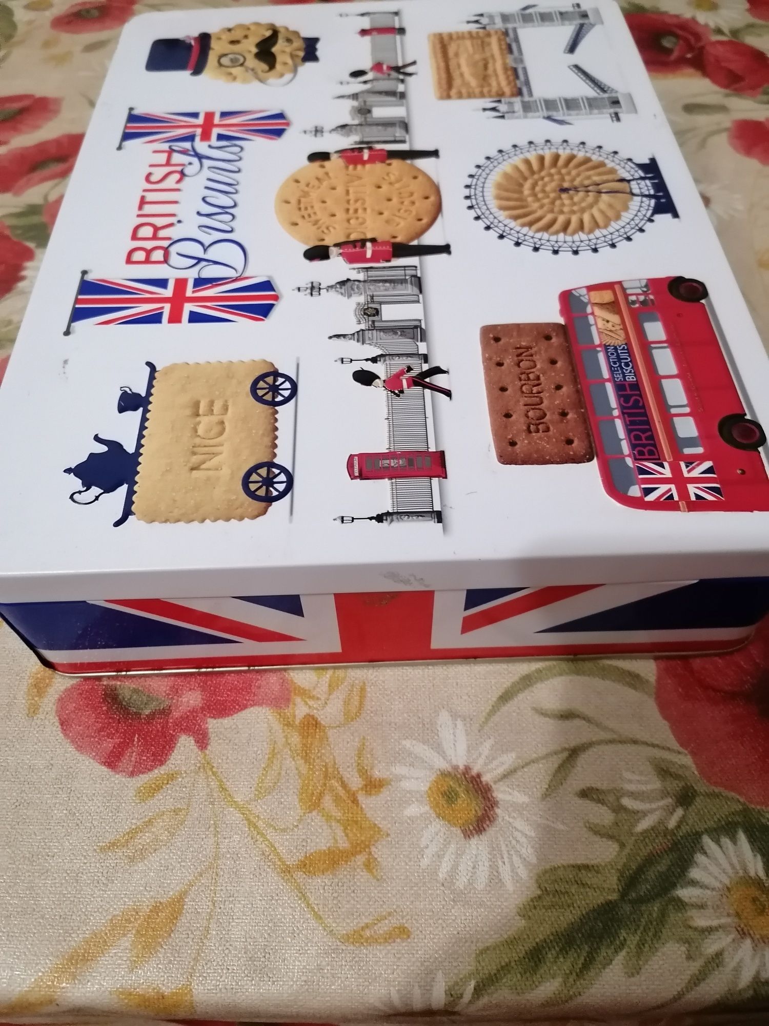 Коробка жестяна British Biscuit Tin