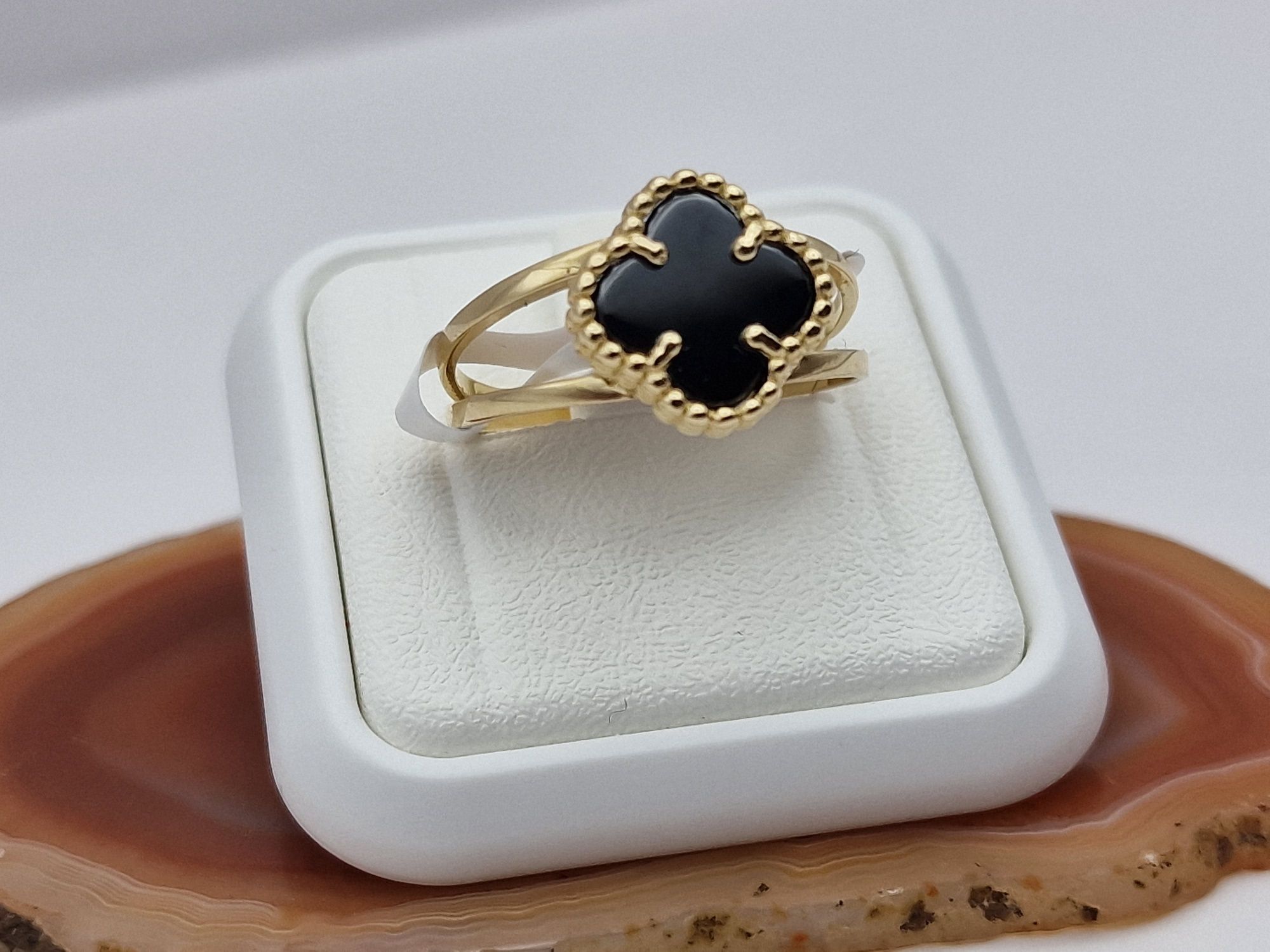 Nowy złoty pierścionek, próba 585, czarna koniczyna Rozmiar 18
