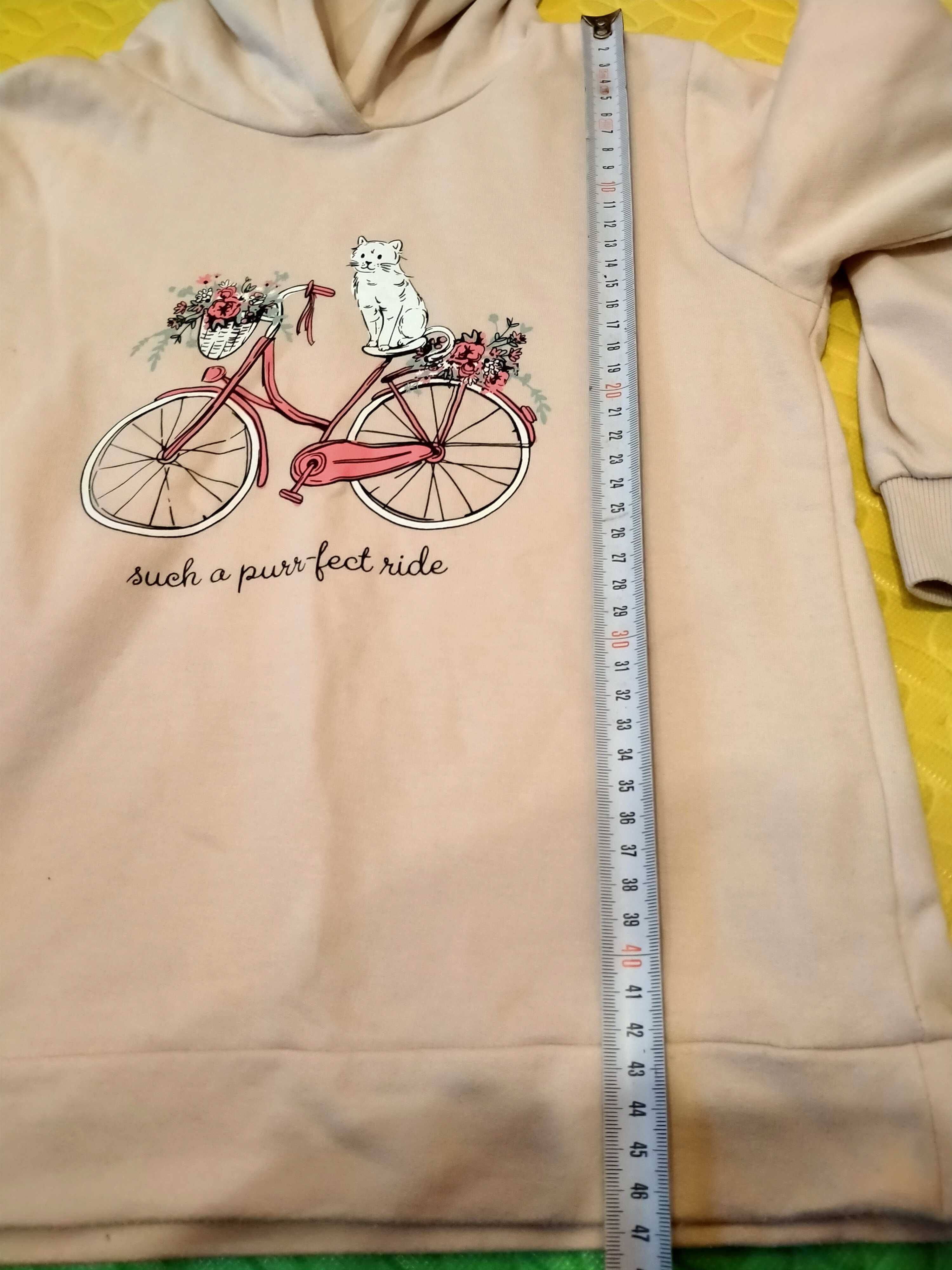 bluza beżowa z kotkiem na rowerze SINSAY 134