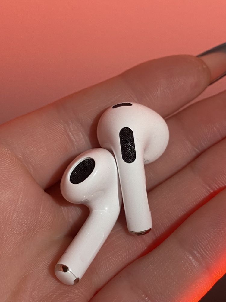 Słuchawki AirPods 3 gen. z etui ładującym Lightning