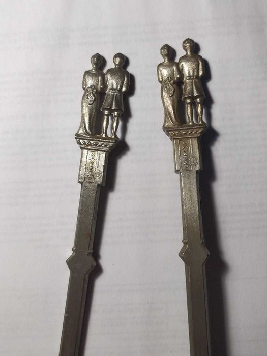 Винтажные оловянные ложки .