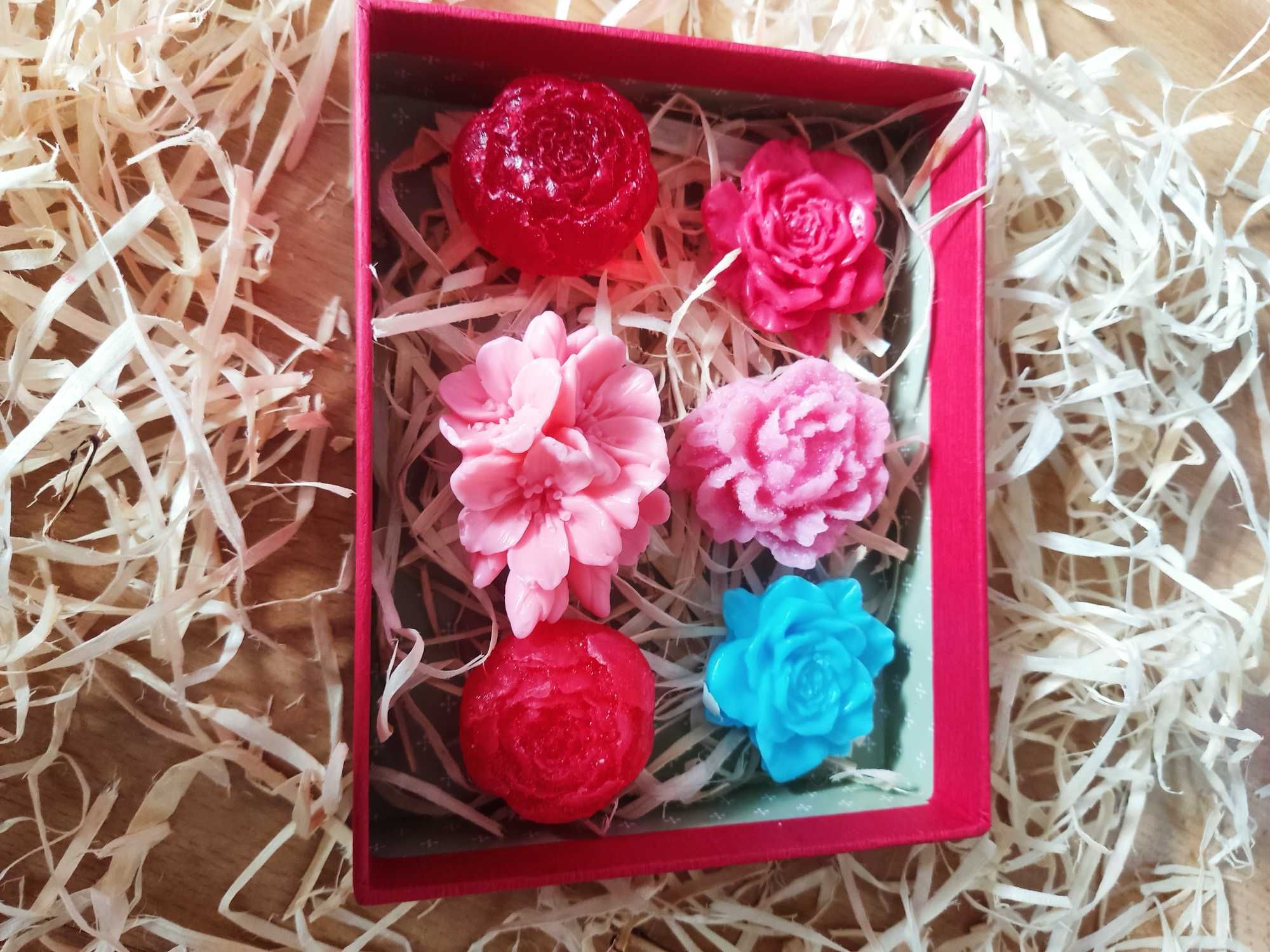 Flowerbox pudełko kwiaty mydlane  Dzień Babci Mamy Walentynki urodziny