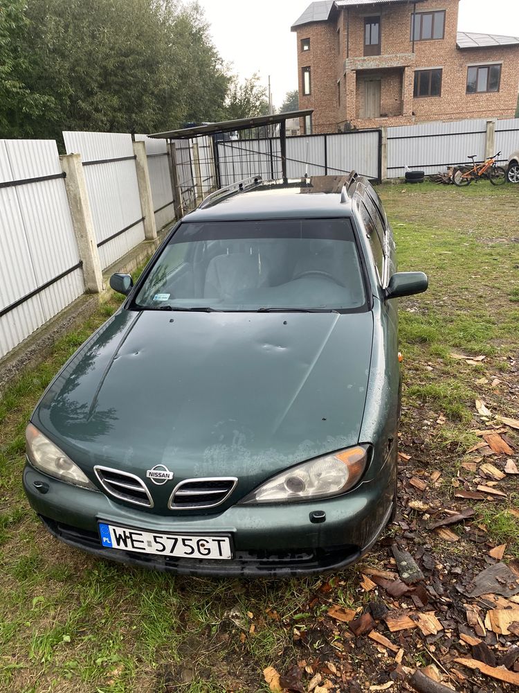 Nissan Primera 2000 року.