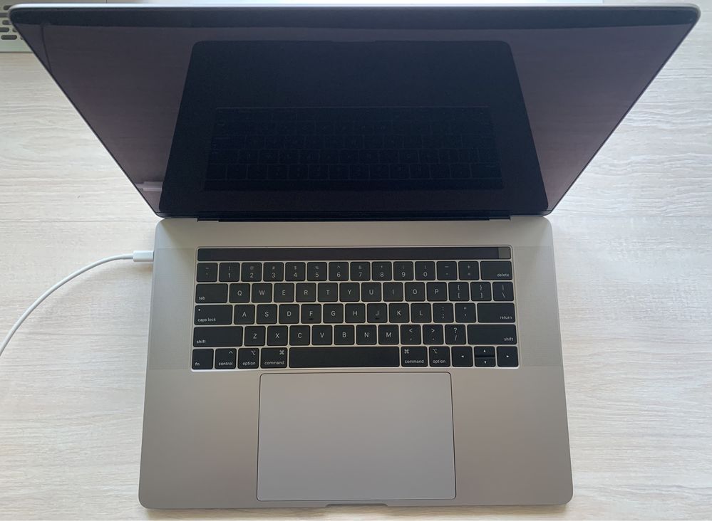 Apple Macbook Pro Retina 15.4 i9 16gb 1TB