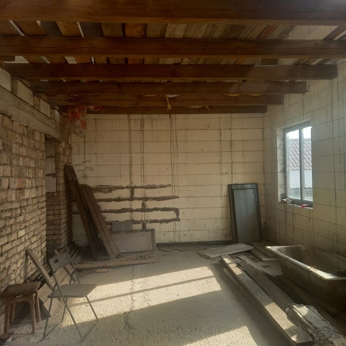 Продаж частини будинку з новим недобудованим будинком м. Васильків