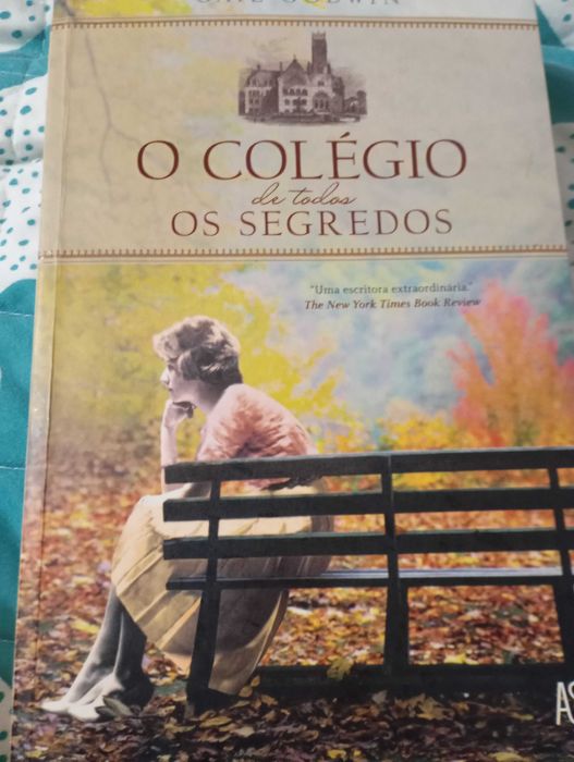 Livro o colégio de todos os segredos
