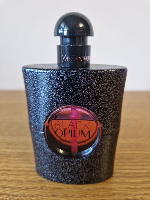 Black Opium Yves Saint Laurent.
