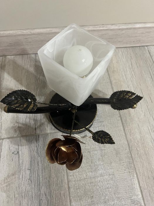 Красива металева люстра на одну лампочку