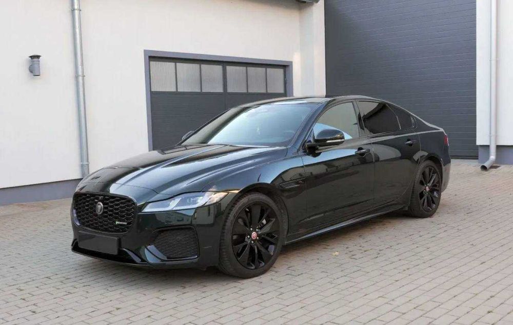 Jaguar XF 2.0 P250 R-Dynamic Black