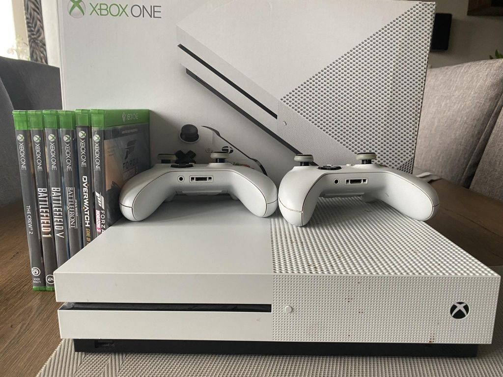 X Box One S 1TB + 2pady,Gry