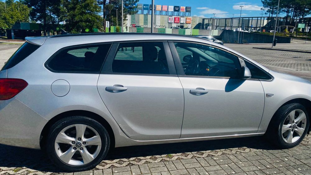Opel Astra Sports Tourer J, 1.7 CDTI, 2011 -  em perfeito estado