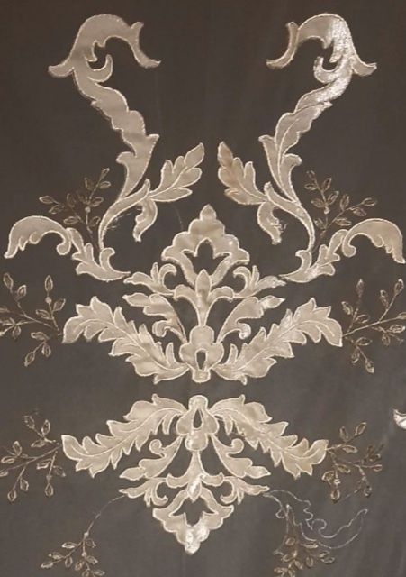 Тюль королевский с вышевкой пано на бархате 3м Италия. Кронштейн.