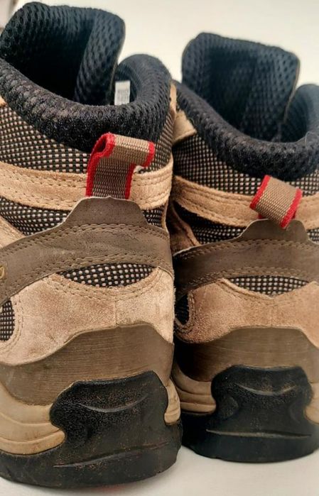 Трекінгові черевики Salomon  UK 6,5.  25см
Дуже зручні та практич