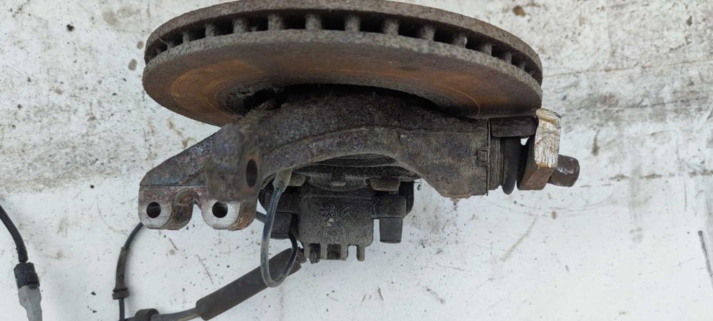 Citroen C4 Grand Picasso 2.0 Zwrotnica Prawy Przód Prawa Przednia PP