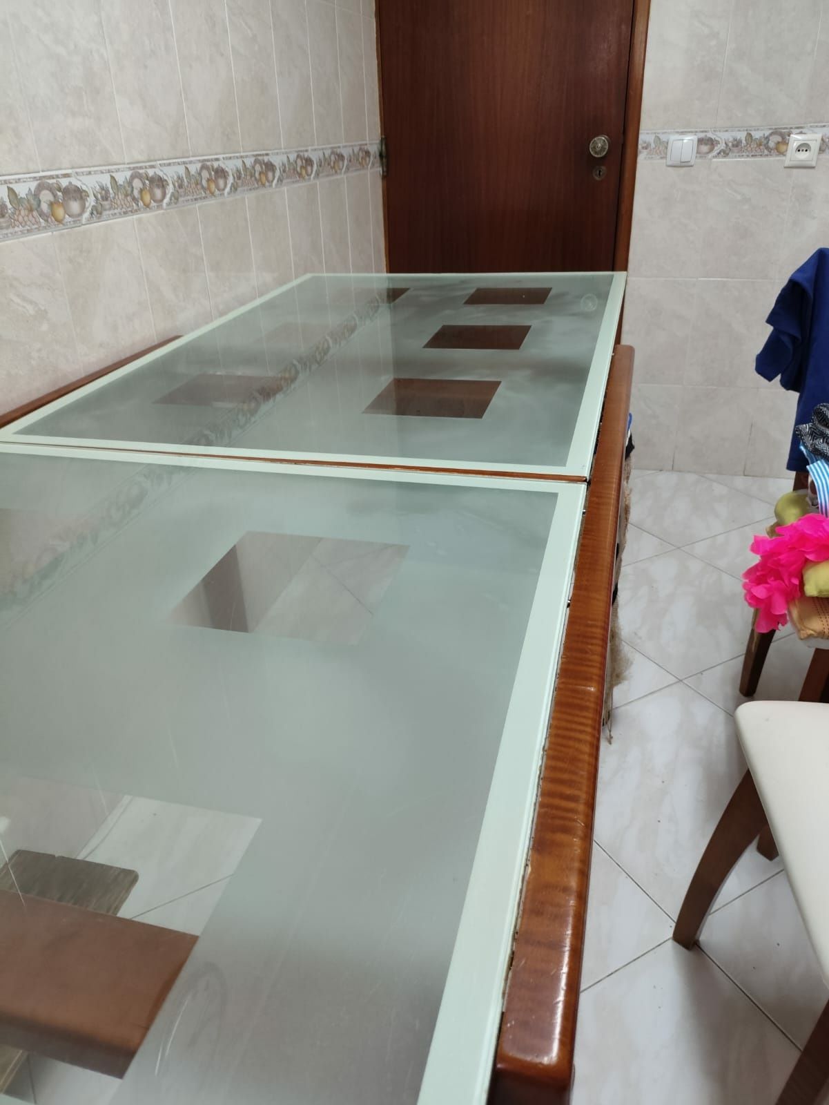 Mesa de jantar vidro e madeira