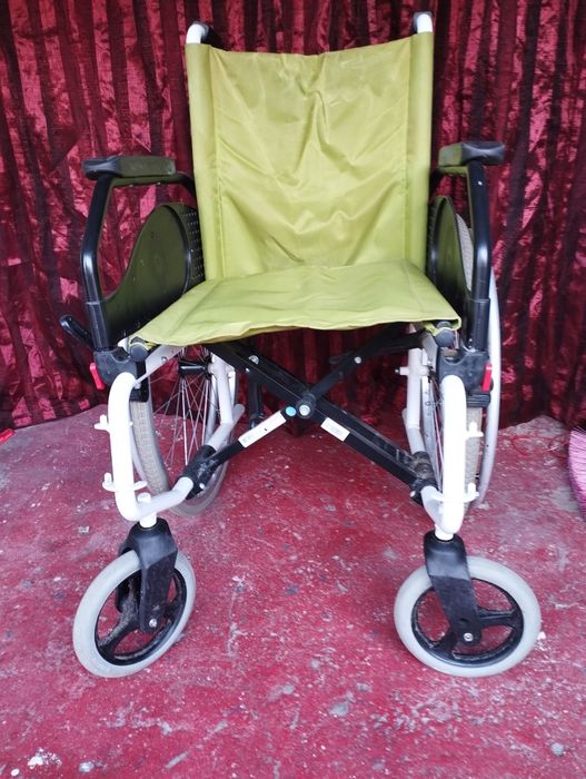 Cadeiras de rodas usadas