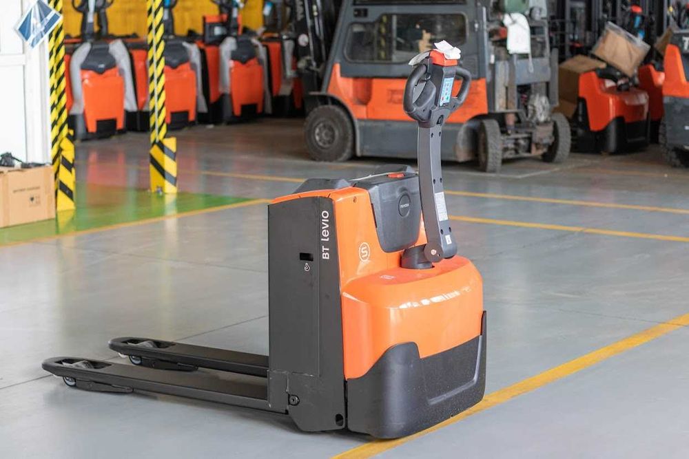 Складська техніка TOYOTA / BT. Штабелери, візки, річтраки, комісіонери