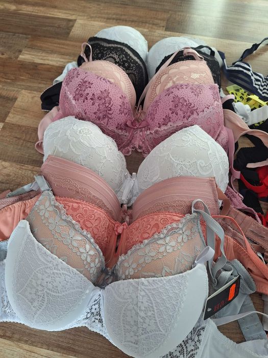 zestaw biustonoszy 17szt 90/95 C