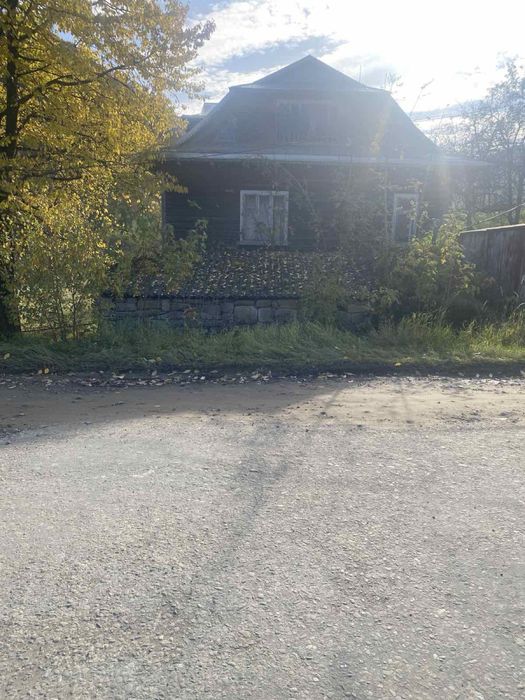 Будинок, гори, річка