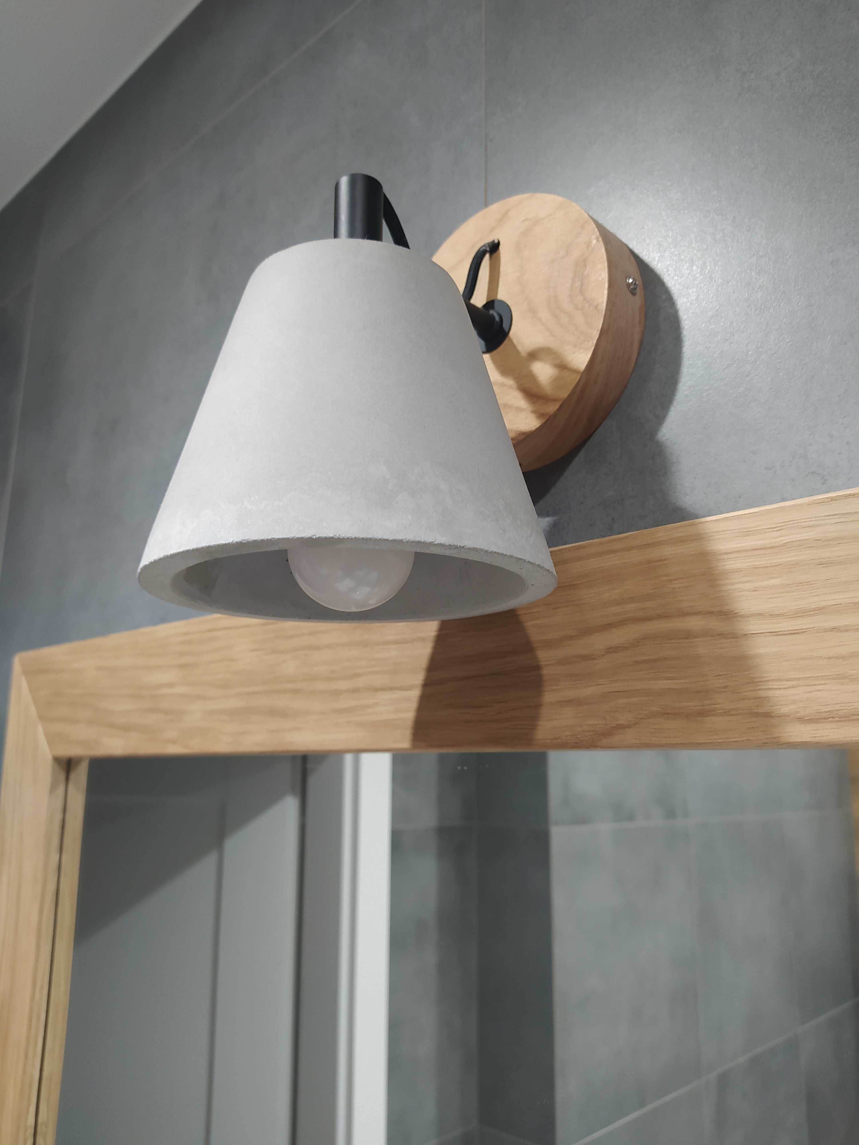 Lampa kinkiet z betonowym kloszem