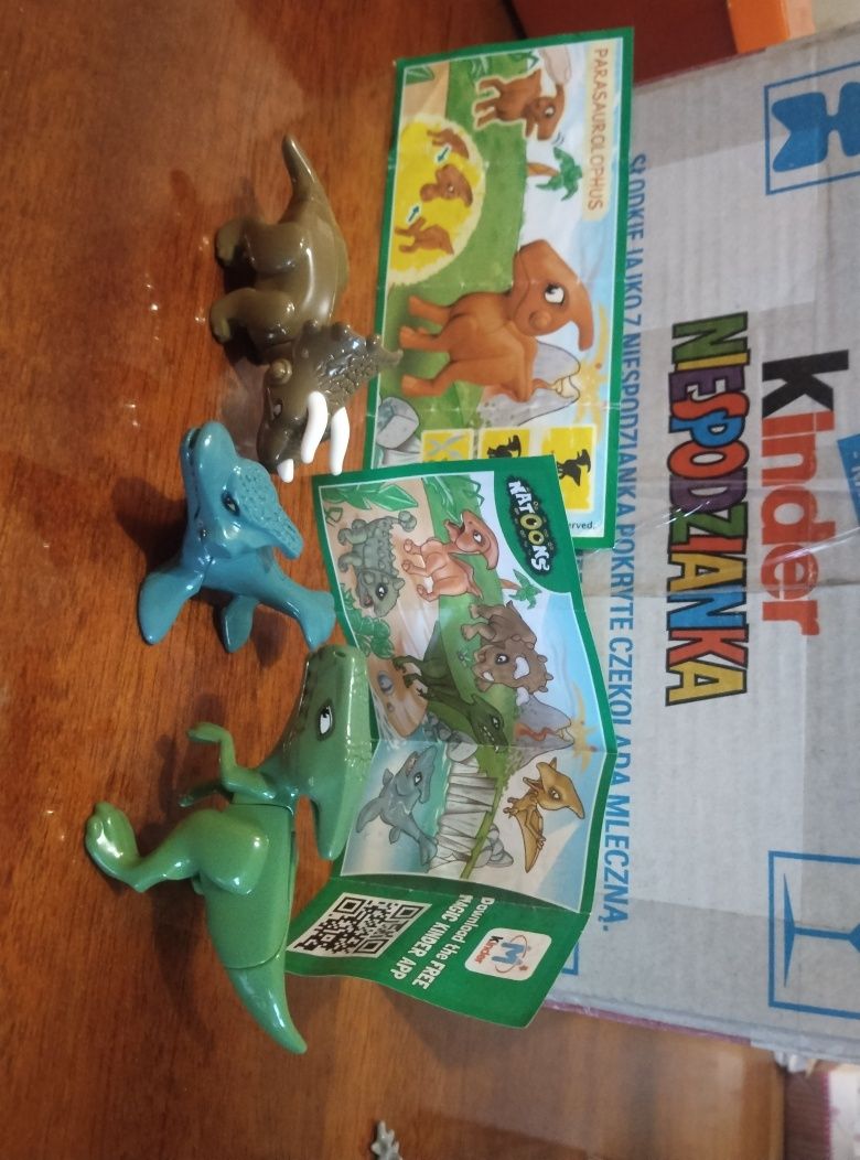 Кіндер сюрприз динозаври