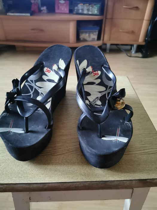 Продам в'єтнамки на високій танкетці