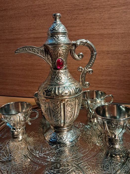 Турецкий набор с красным камнем.