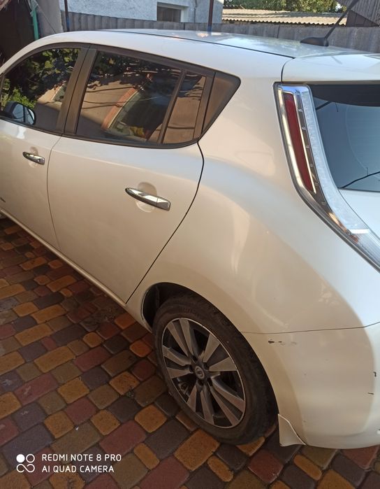 Продам автомобіль Nissan leaf