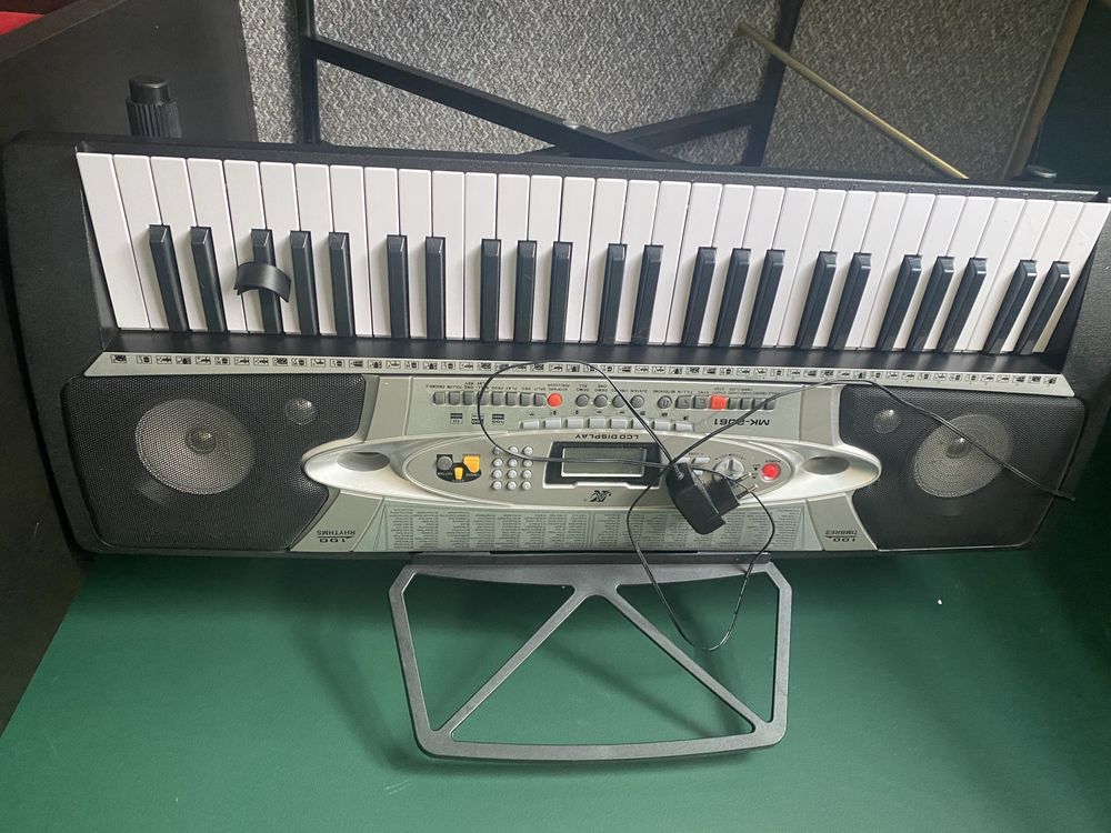 Sprzedam keyboard ze statywem i oryginalnym kartonem