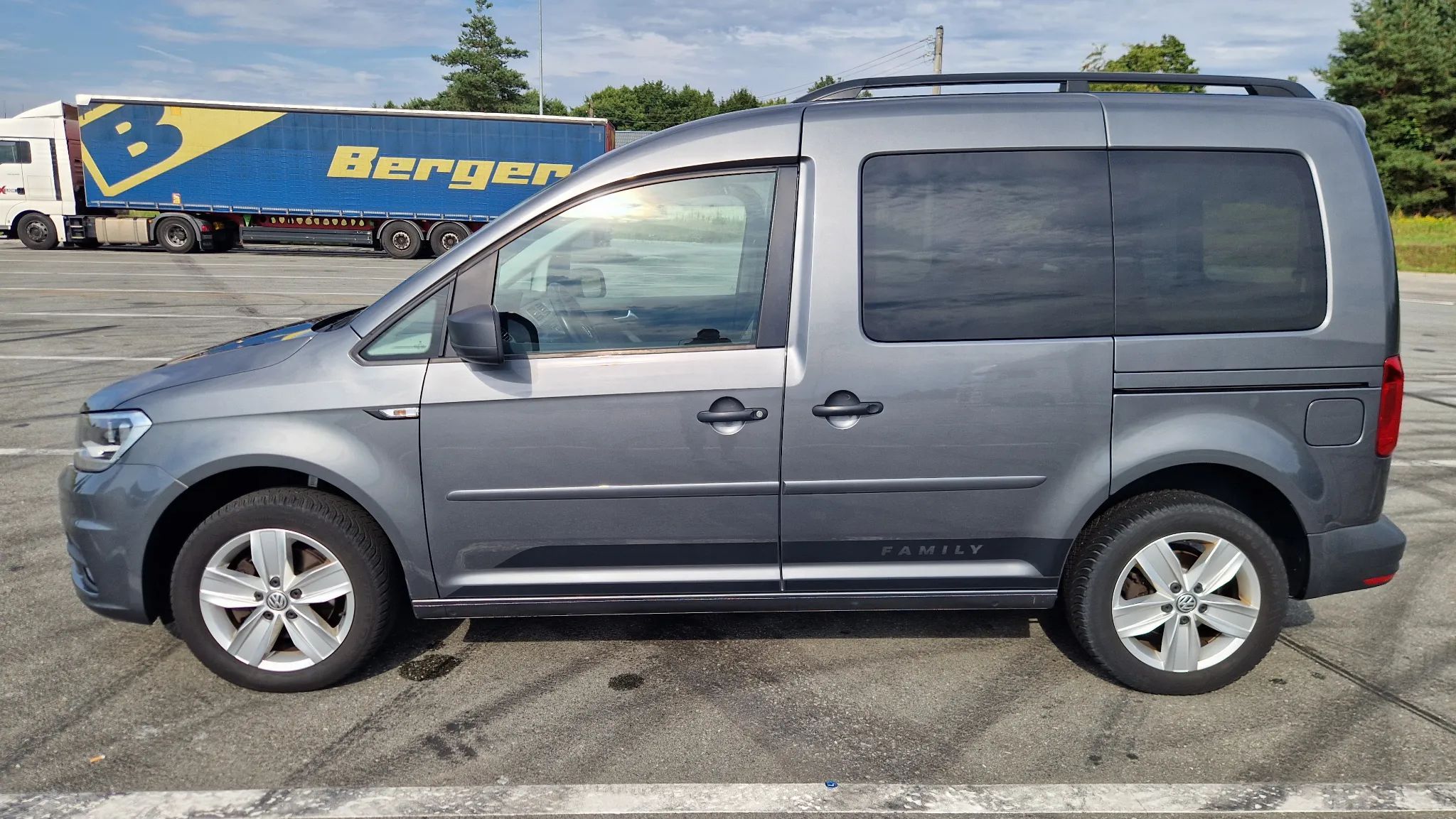 Volkswagen Caddy 7 osobowy, bezwypadkowy, serwis ASO