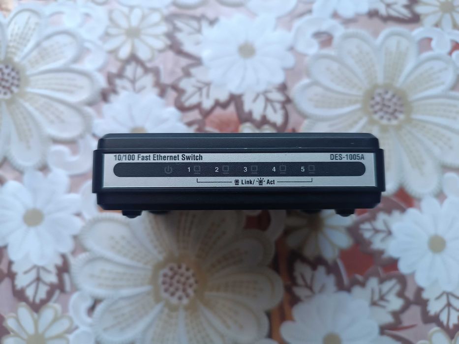 Коммутатор сетевой D-link DES-1005A свитч 5 портов з живленням БЖ
