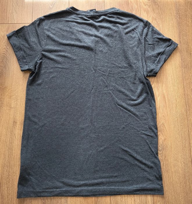 Koszulka z małą grafiką